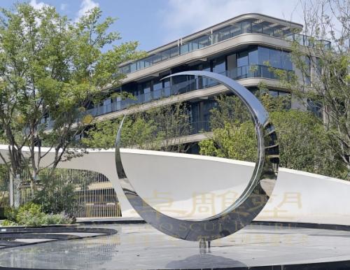 不銹鋼月亮雕塑