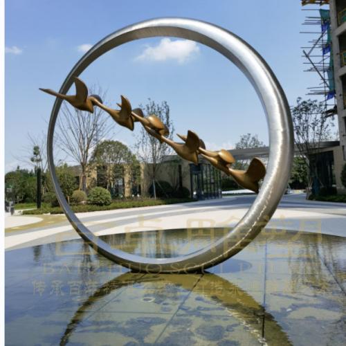 不銹鋼圓環(huán)雕塑